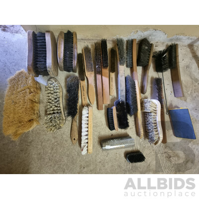 Job Lot Various Hand Tools - Brushes &  Hand Brooms ETC